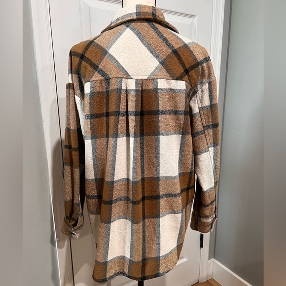 Shacket - Picture 2 of 4